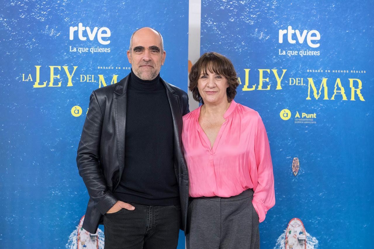 Sección visual de La ley del mar Miniserie de TV FilmAffinity