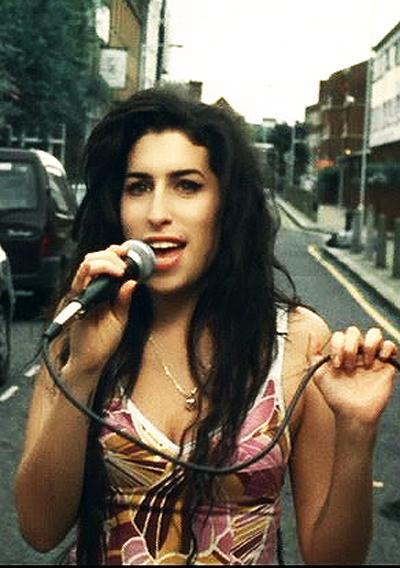 Image gallery for Winehouse: Fuck Me Pumps (Music Video) - FilmAffinity