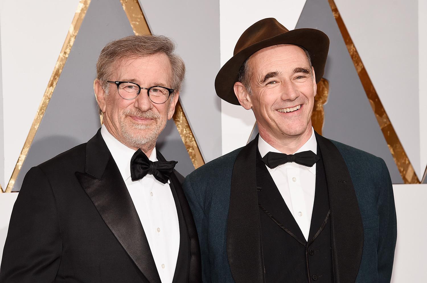 Мюнхен спилберг. Стивен Спилберг 2021. Mark Rylance. Стивен Спилберг родители. Фердинанд, сын короля неаполитанского — Марк Райлэнс.