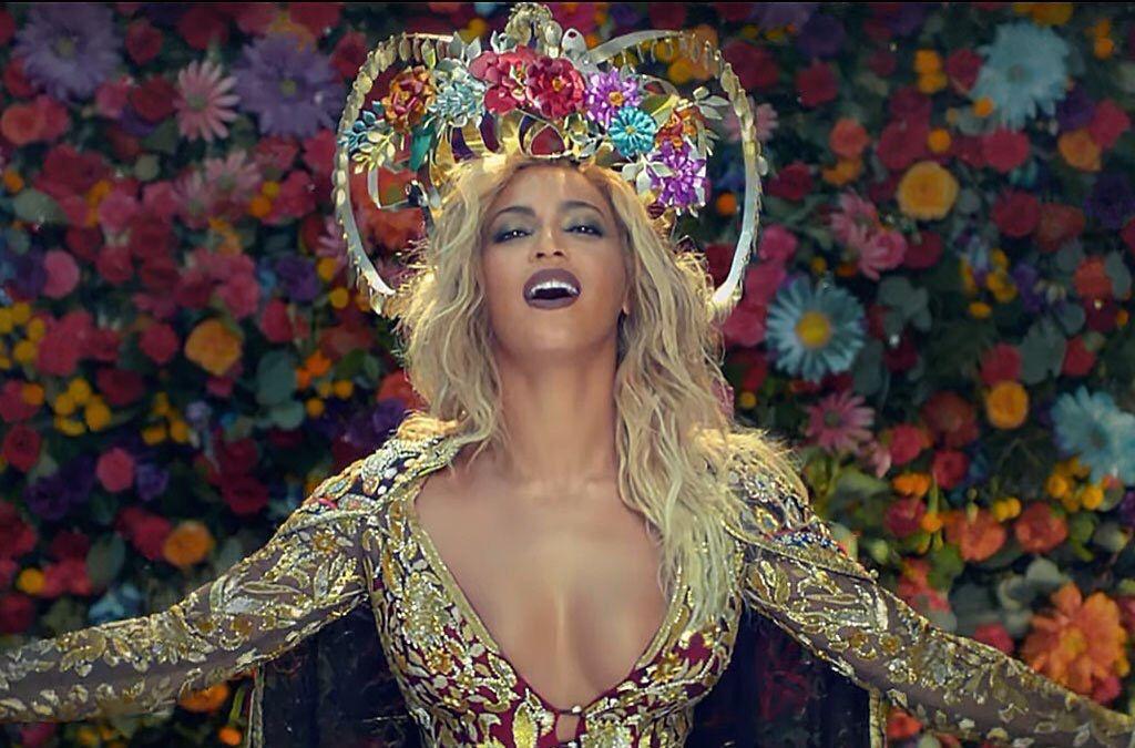 Image gallery for Coldplay & Beyoncé: Hymn for the Weekend (Music Video) -  FilmAffinity