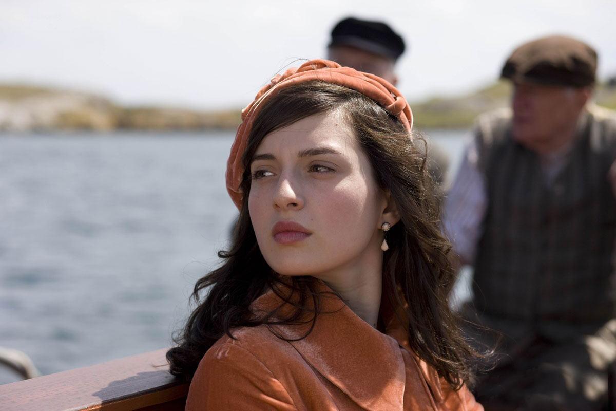 Image gallery for Cracks FilmAffinity