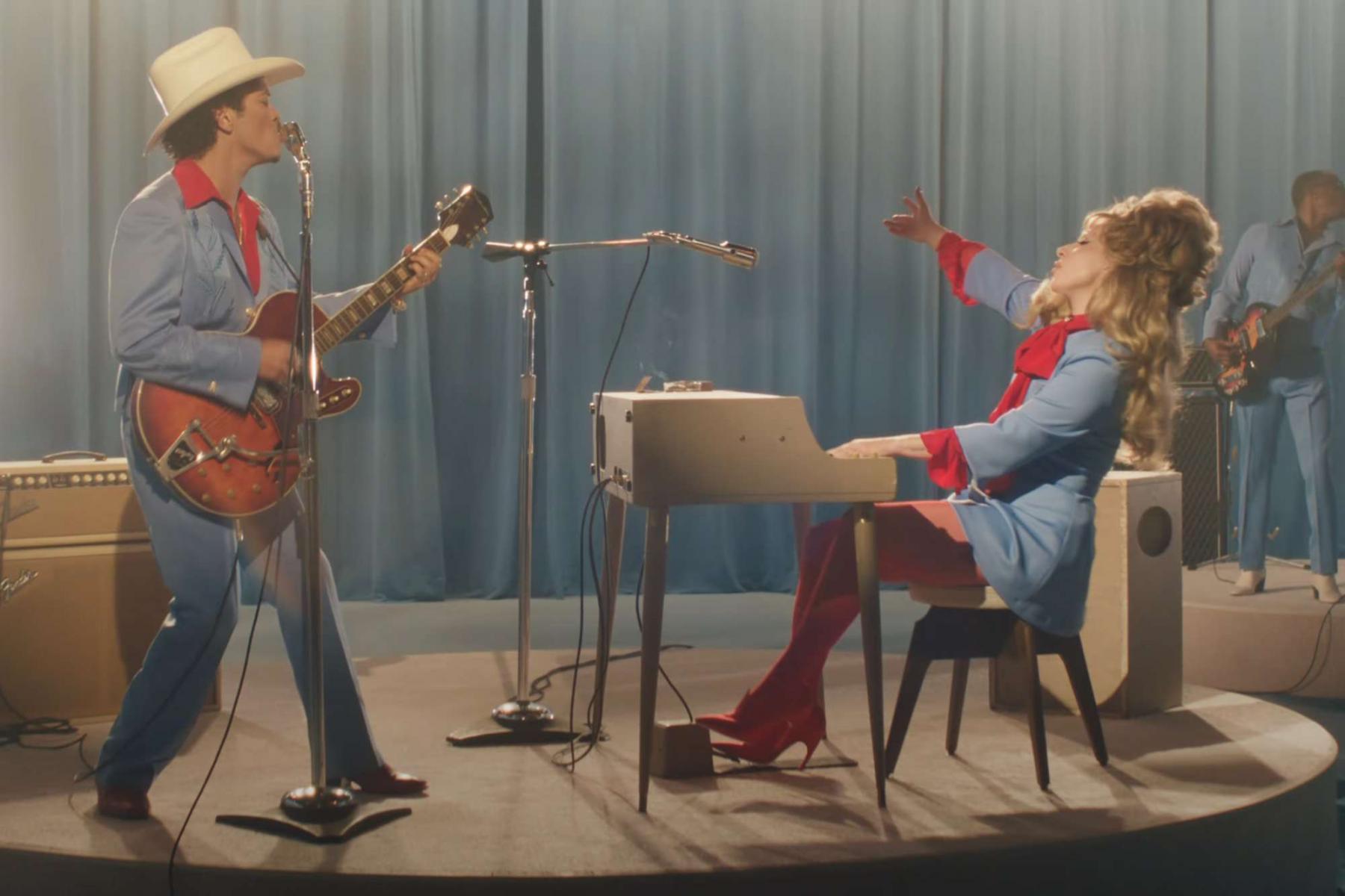 Lady Gaga, Bruno Mars: Die With A Smile (2024) - Filmaffinity