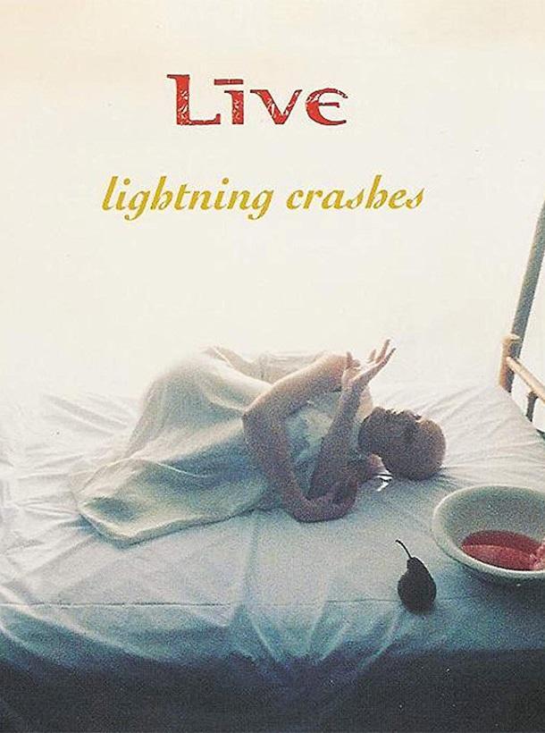Sección visual de Live Lightning Crashes (Vídeo musical) FilmAffinity