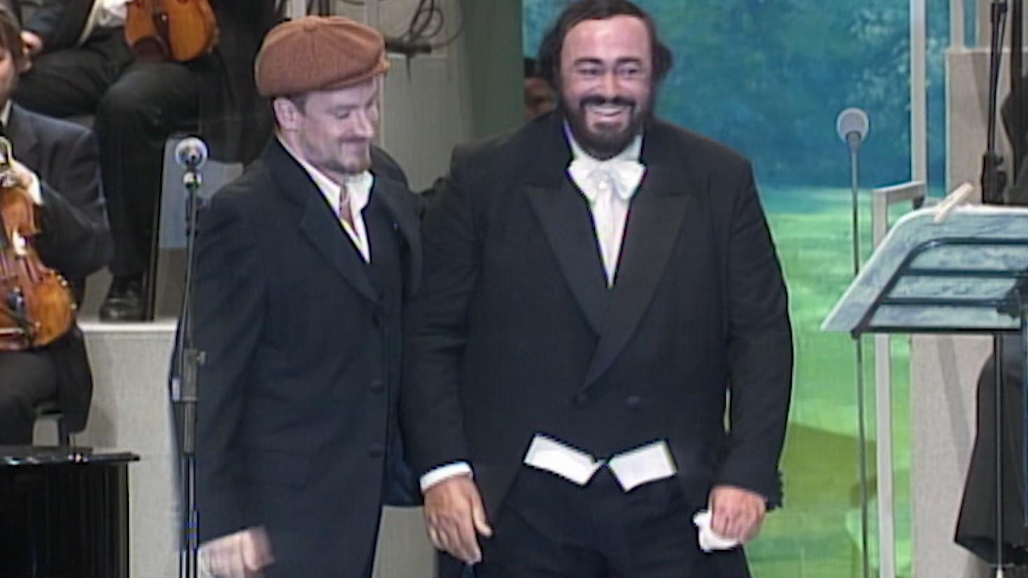 Luciano Pavarotti, Brian Eno, Bono, the Edge: Miss Sarajevo (Live) (1995) -  Filmaffinity