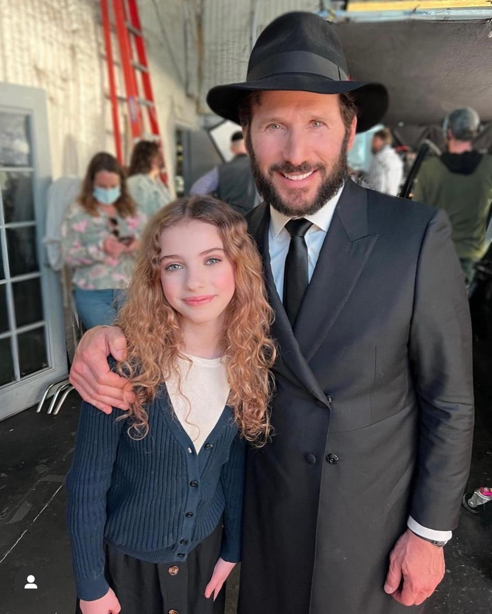 Image gallery for Man in the Long Black Coat FilmAffinity