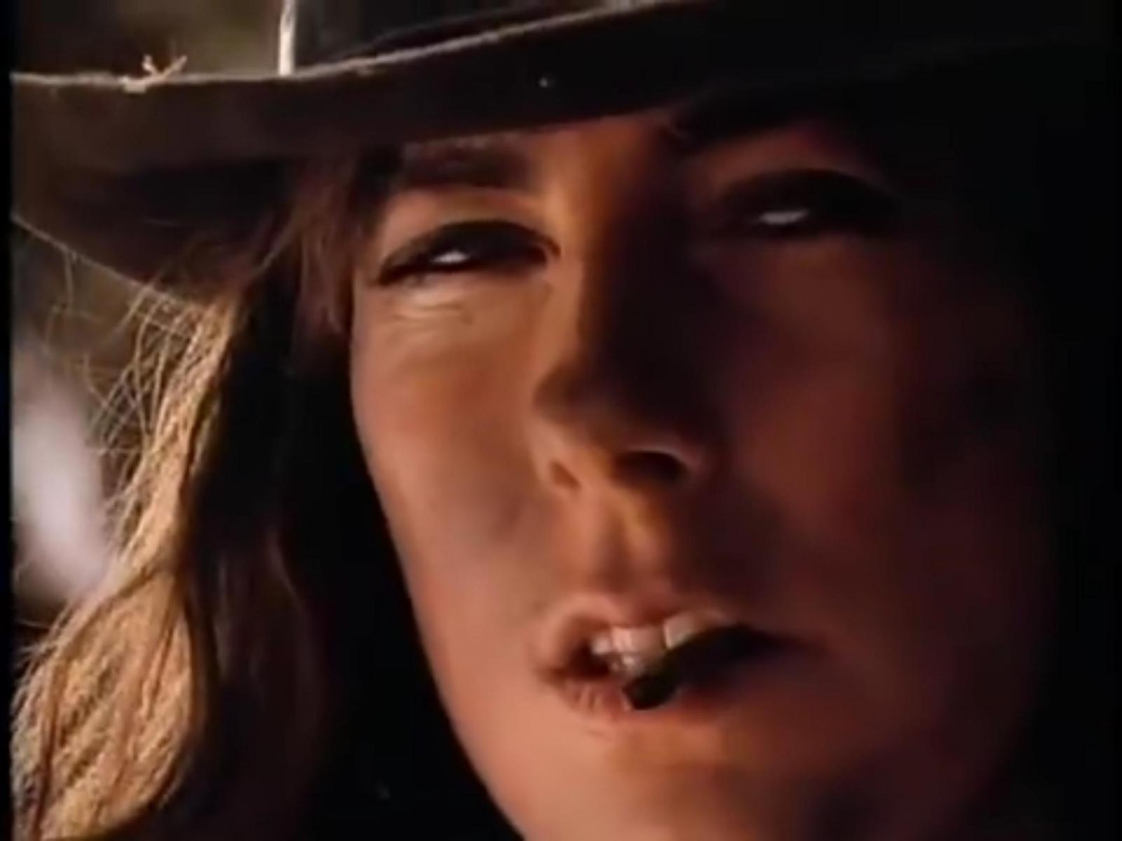 Sección visual de Martini Ranch Reach (Vídeo musical) FilmAffinity