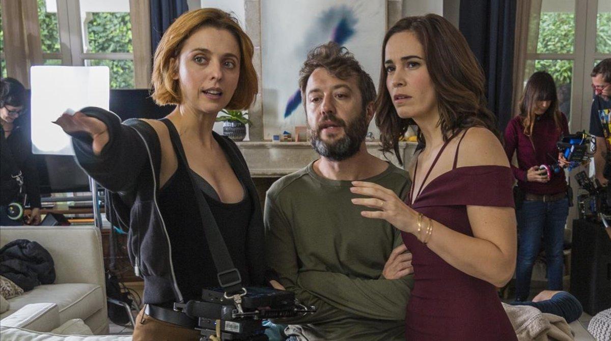 фильм от любви до ненависти 2019. джулианна мур мишель уильямс. послушная жена сериал 2019. большая маленькая ложь дом мадлен. идеальная жизнь 2019.