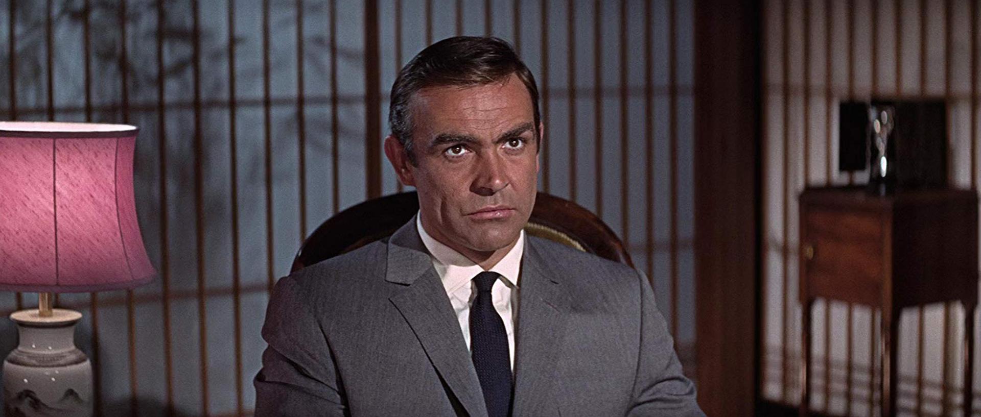 Sección visual de Sólo se vive dos veces FilmAffinity