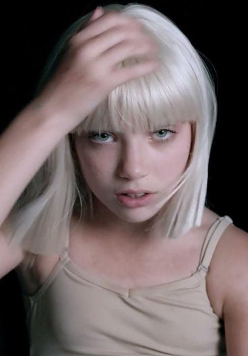Sia: Big Girls Cry (Music Video) (2015) - Filmaffinity