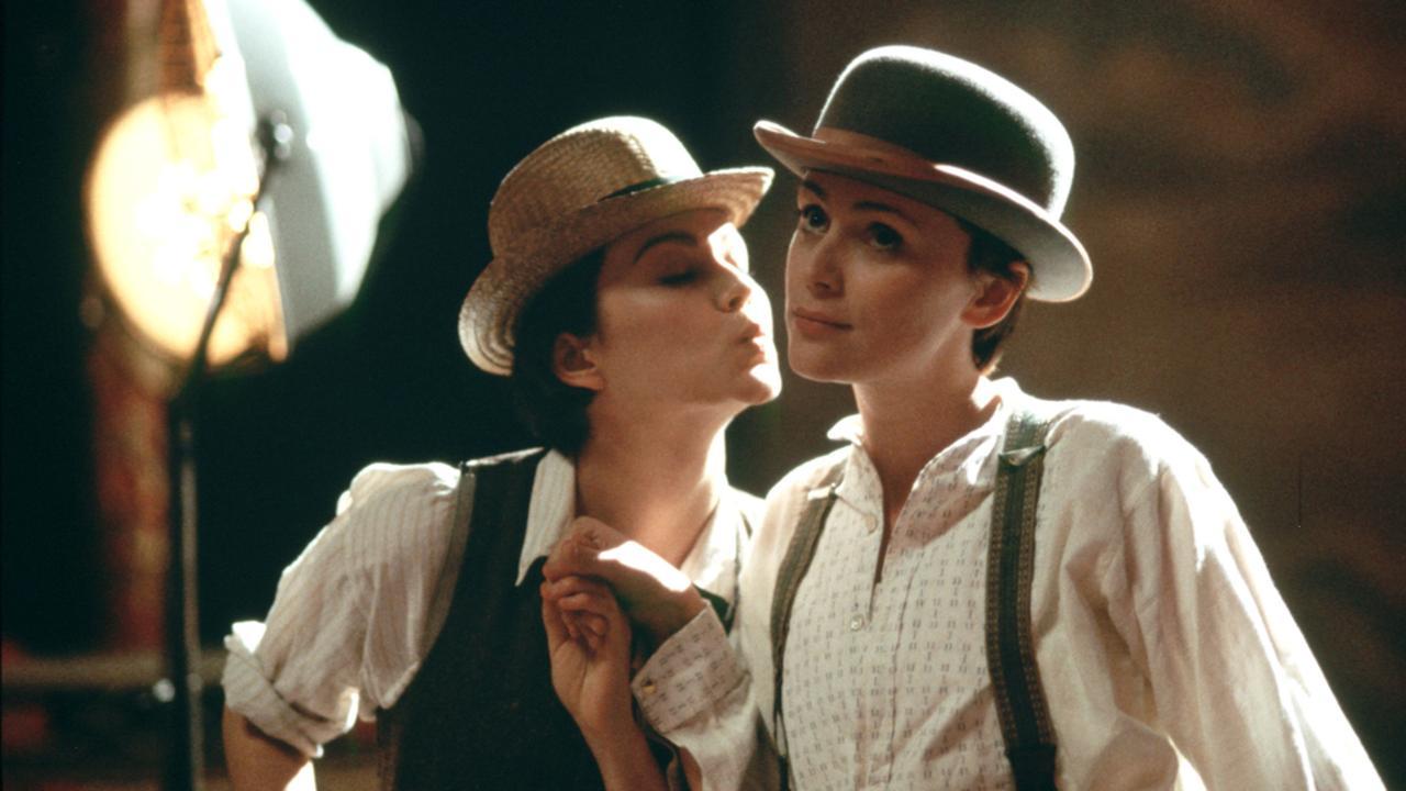 Sección visual de Tipping the Velvet Miniserie de TV FilmAffinity