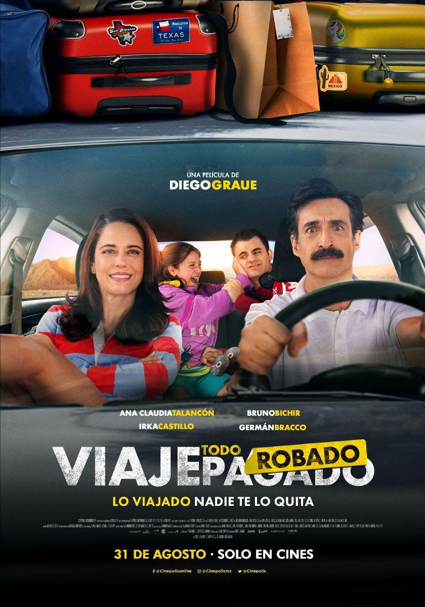 Póster oficial del Estreno Viaje Todo Robado (2023). Familia Camargo en el auto. Cr.filmaffinity