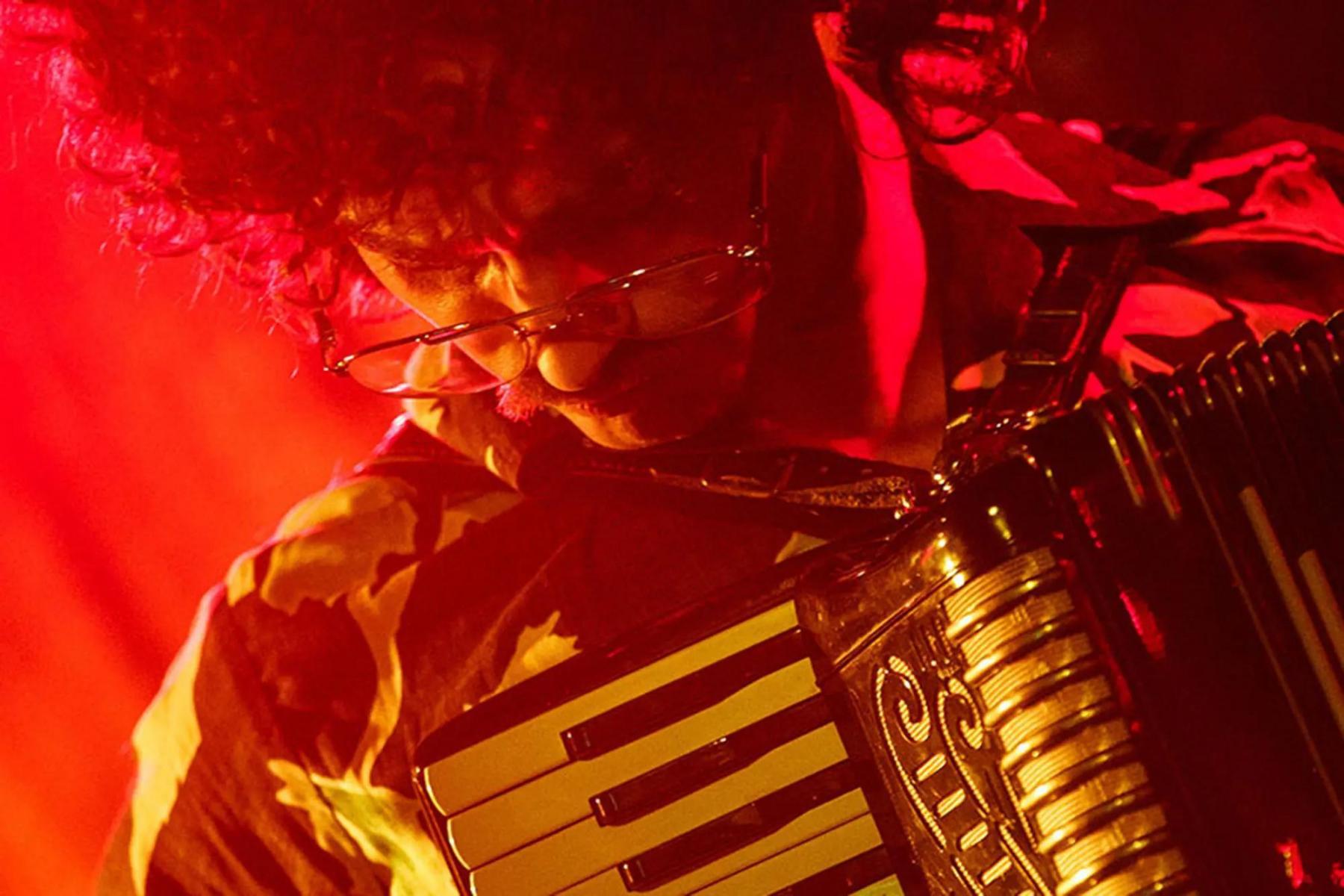secci-n-visual-de-weird-la-historia-de-al-yankovic-filmaffinity