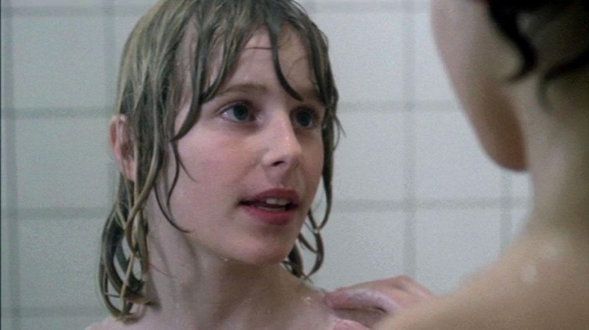 du er ikke alene shower scene