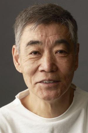 Akira Emoto