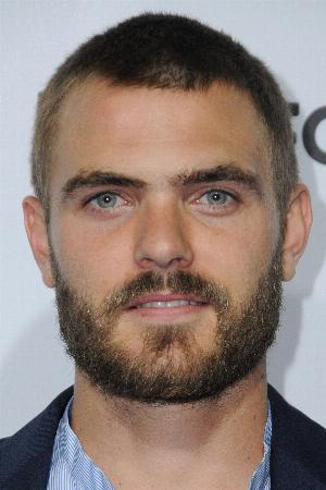 Alex Roe