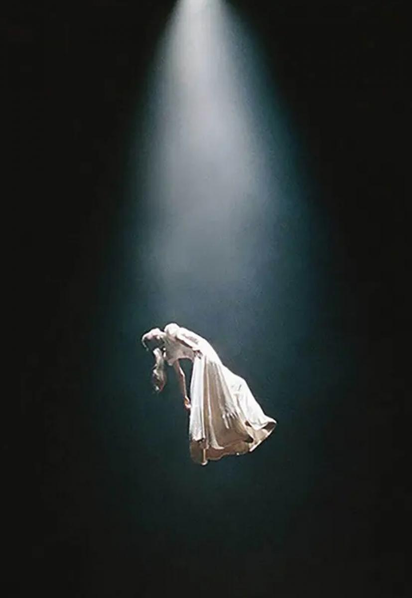 Ariana Grande: Supernatural (Music Video)