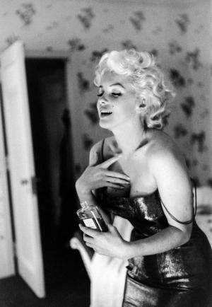 Chanel No. 5: Marilyn and N°5 (2012) - Filmaffinity