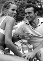  Ursula Andress & Sean Connery