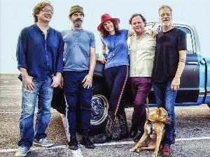 Edie Brickell and New Bohemians