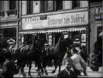 Ein Lokomotivtransport der Sächsischen Maschinenfabrik in Chemnitz durch die Straßen am 28.6.1898 nachmittags 2 Uhr (S)