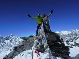 Los hombres que querían subir una montaña de más de 8.000 metros 