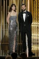 Dakota Johnson & Jamie Dornan en los Globos de Oro 2015