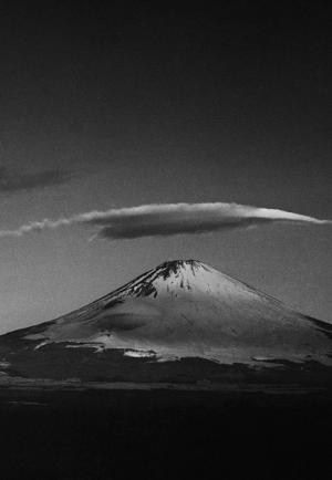 Mount Fuji: The Movement of Clouds (C)