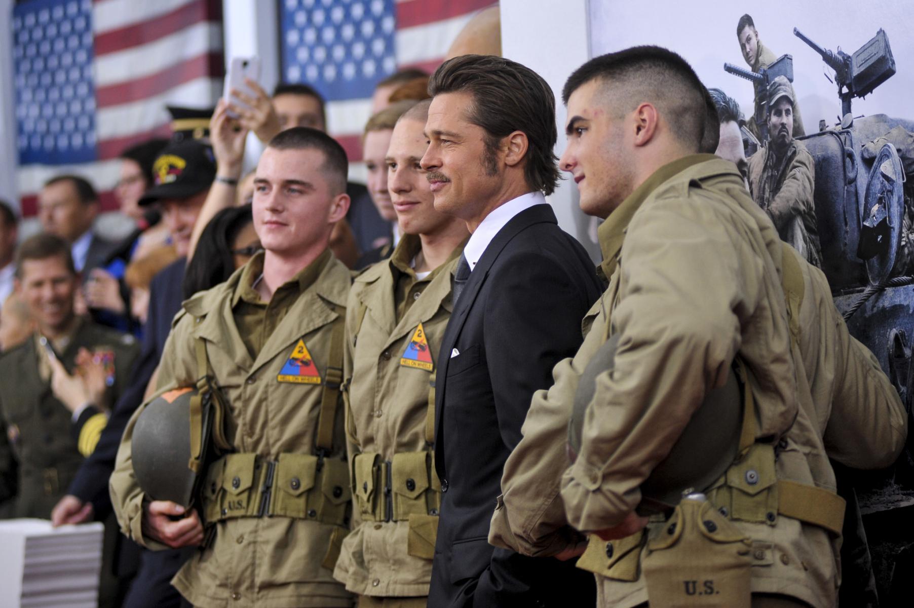 Brad Pitt en un evento de Corazones de acero (2014)