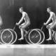 Homme nu sur bicyclette (S)