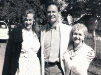 Joan Cusack, Kevin Kline & Debbie Reynolds