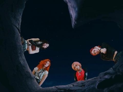 ITZY: Mr. Vampire (Music Video)