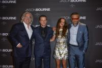 Paul Greengrass, Matt Damon, Alicia Vikander & Vincent Cassel en la premiere en París