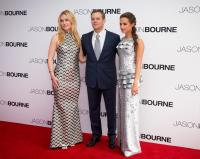 Julia Stiles, Matt Damon & Alicia Vikander en la premiere en Londres