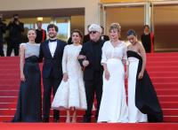 Michelle Jenner, Daniel Grao, Adriana Ugarte, Pedro Almodóvar, Emma Suárez & Inma Cuesta en Cannes