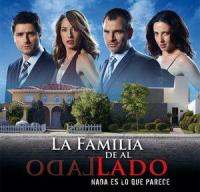 La familia de al lado (TV Series) (TV Series) - Poster / Main Image