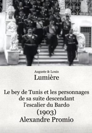 Le Bey de Tunis et les personnages de sa suite descendant l'escalier du Bardo (C)