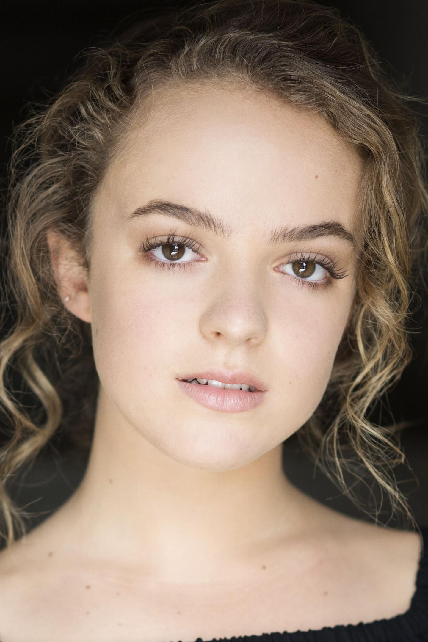 Lucinda Armstrong Hall - FilmAffinity