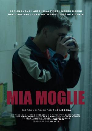 Mia Moglie (C)