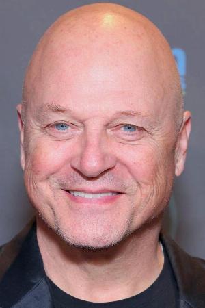 Michael Chiklis