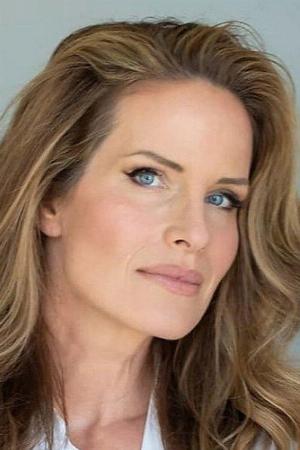 Monika Schnarre