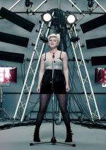 Robyn: Dancing on My Own (Music Video)