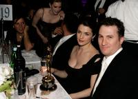 Rachel Weisz (con su Oscar) y su entonces pareja Darren Aronofsky