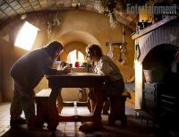 Peter Jackson (director) talks with Martin Freeman (Bilbo)