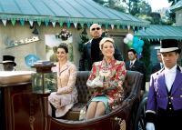 Anne Hathaway, Julie Andrews & Hector Elizondo