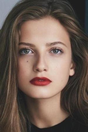 Zoë Pastelle Holthuizen